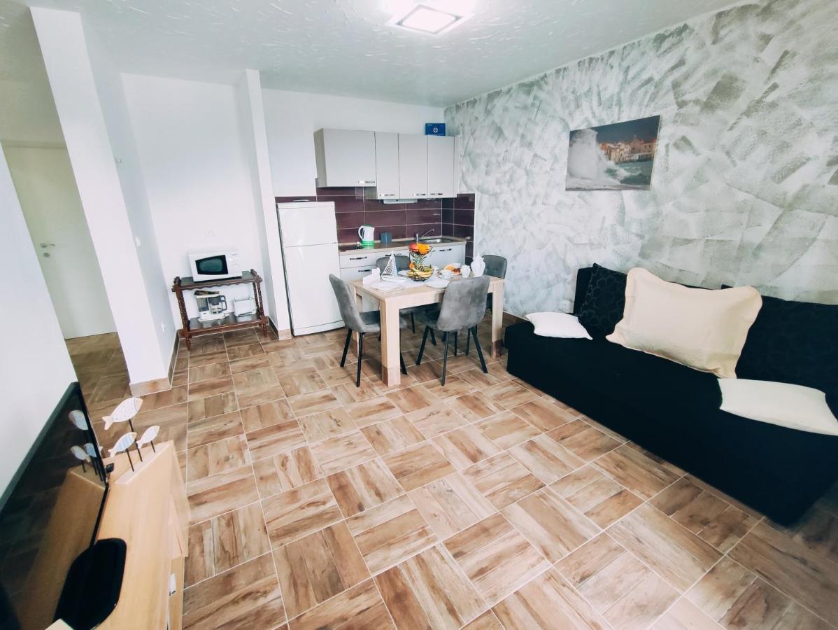 Apartmani Nada Mustapic 布雷拉 外观 照片
